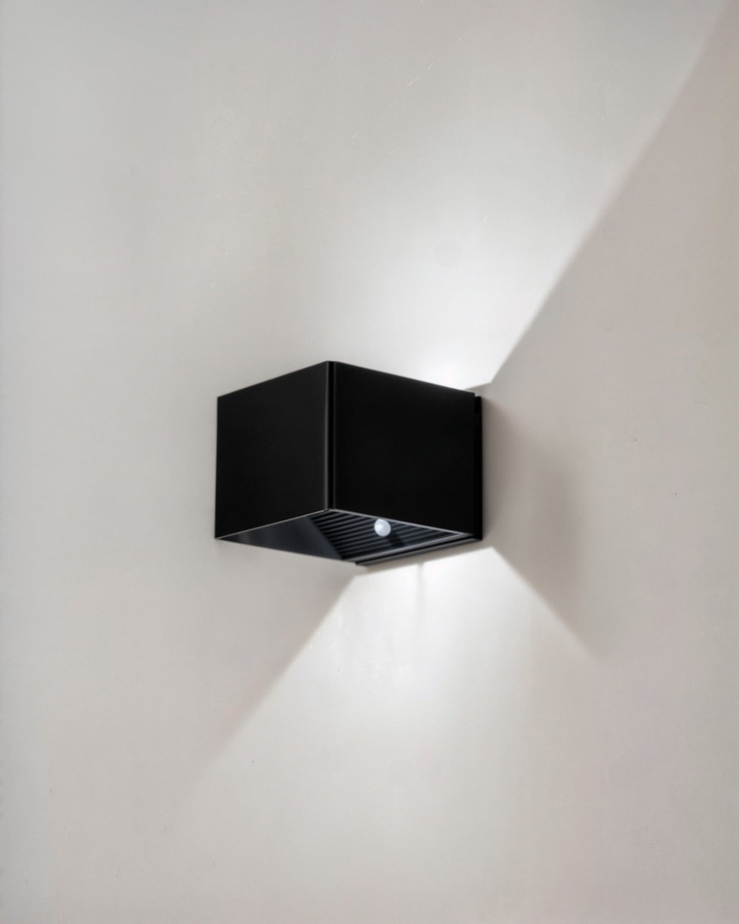 Versatile LED Wall Light with Motion Sensor – Rechargeable via USB-C